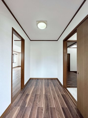 安佐北区真亀1丁目の収納|キッチン横の家事部屋☆
リビング収納としてはもちろん、パントリーやファミリークローゼットとしても活用できます♪