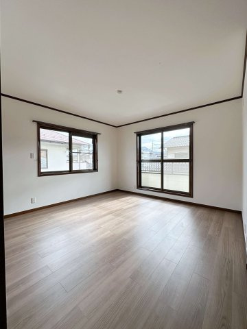 安佐北区真亀1丁目の寝室|2階8帖の広々とした主寝室☆