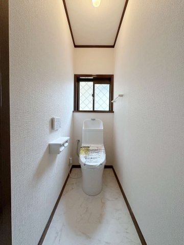 安佐北区真亀1丁目のトイレ|1階タンクレスウォシュレットトイレ☆