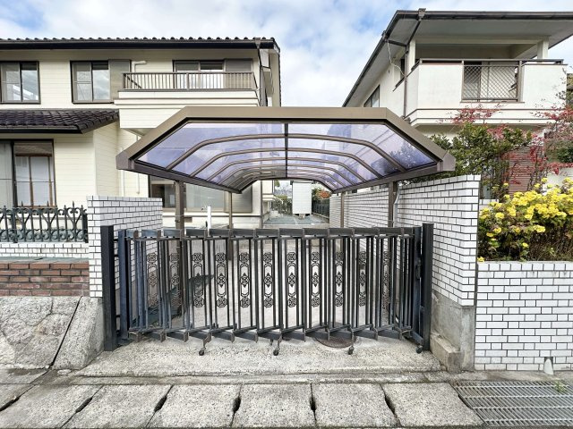 安佐北区真亀1丁目の駐車場|駐車スペースはカーポート付きで１台駐車可能☆