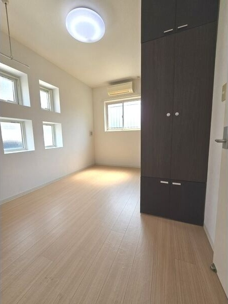 パークサイド神宮の居間・リビング