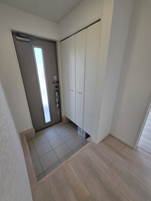 【玄関】 | 上里町嘉美第４　 | ４号棟現地玄関（2025年11月21日）撮影