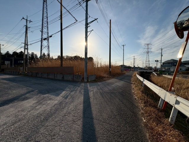 鶴ヶ島市藤金　建築条件なし売地　東武東上線『若葉駅』徒歩31分　【藤小学区】の前面道路含む現地写真
