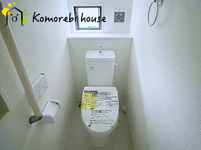 上尾市大谷本郷　9期　新築一戸建て　グラファーレ　04のトイレ|トイレもきれいです