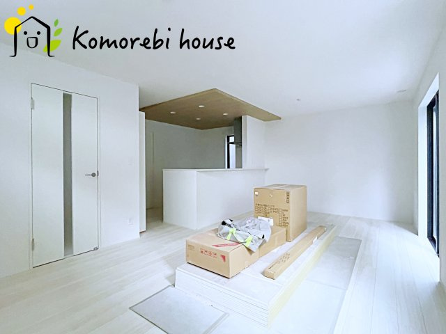 上尾市大谷本郷　9期　新築一戸建て　グラファーレ　04の居間・リビング|ゆったり過ごせるリビングです