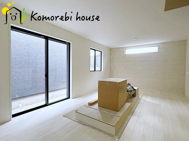 上尾市大谷本郷　9期　新築一戸建て　グラファーレ　04の居間・リビング