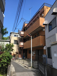 タイル張りで綺麗な外観。
