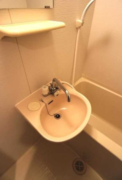 ステージファースト用賀アジール・コート　分譲賃貸　バストイレ別　オートロックの洗面所