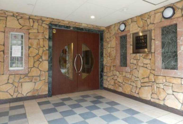 ステージファースト用賀アジール・コート　分譲賃貸　バストイレ別　オートロックのエントランス