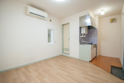 【居間・リビング】 | プチエタン | 温かみのあるお部屋です♪