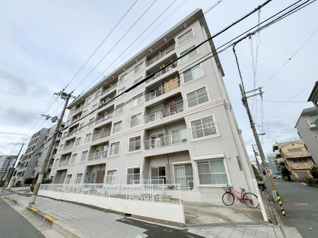 プール・トゥジュールブランの外観
