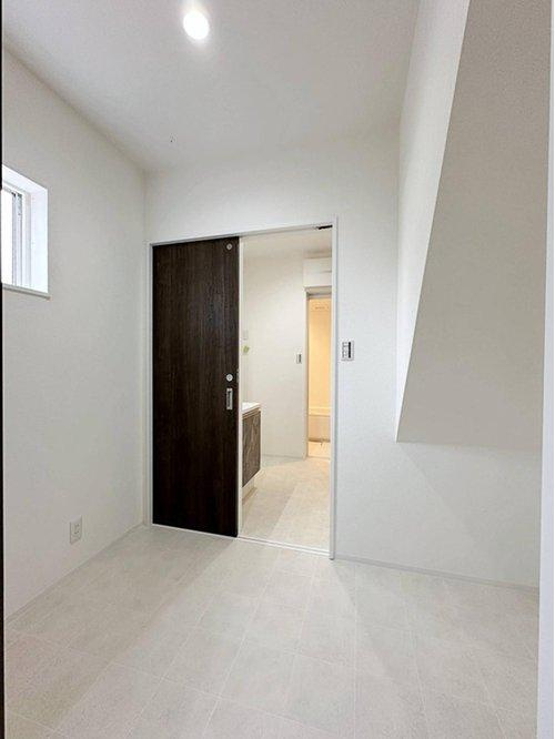 南区北大河町 No.2の内装|ランドリールーム☆
家事部屋としても活用できあると便利なスペースです♪