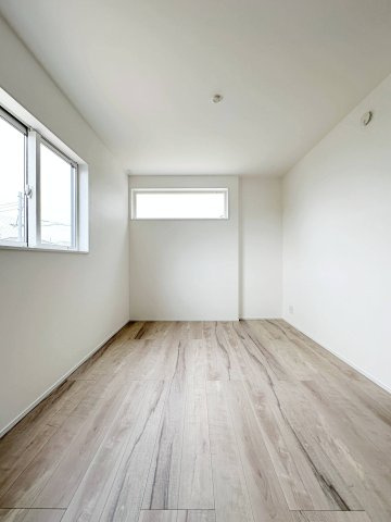 南区北大河町 No.2の子供部屋|5.8帖の洋室☆