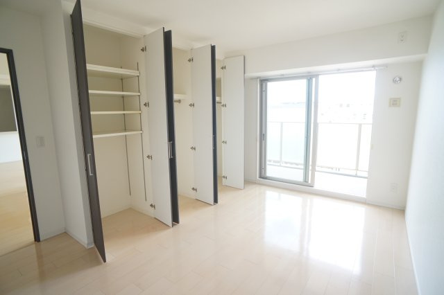 サンメゾン法隆寺の洋室