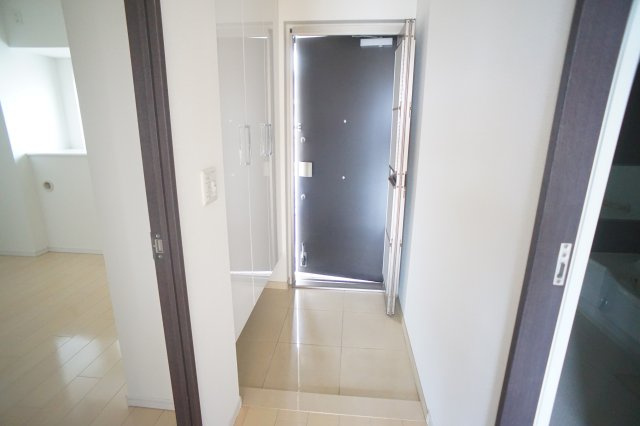 サンメゾン法隆寺の玄関