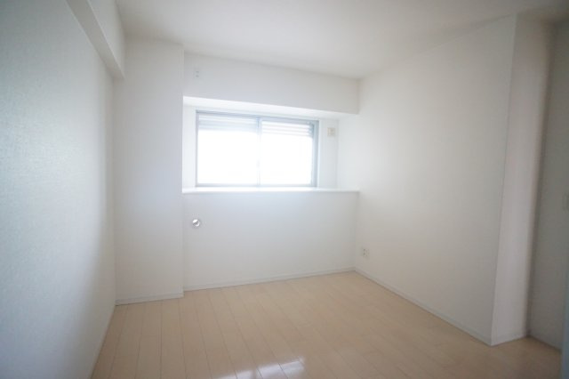 サンメゾン法隆寺の洋室