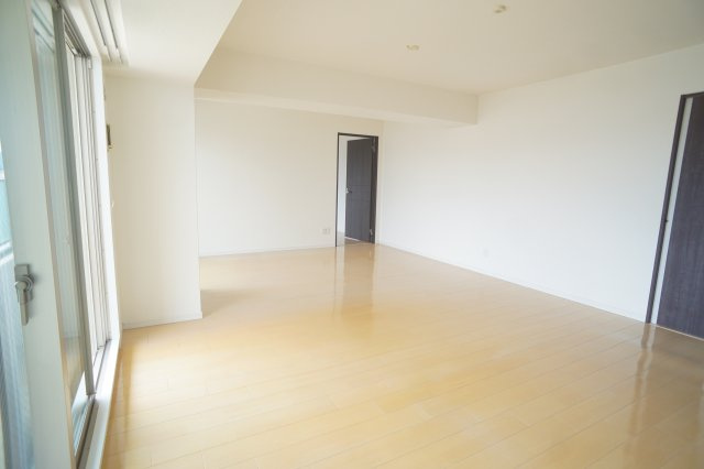 サンメゾン法隆寺の居間・リビング