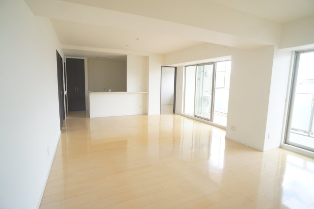 サンメゾン法隆寺の居間・リビング