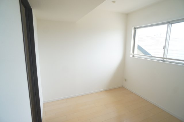 サンメゾン法隆寺の洋室