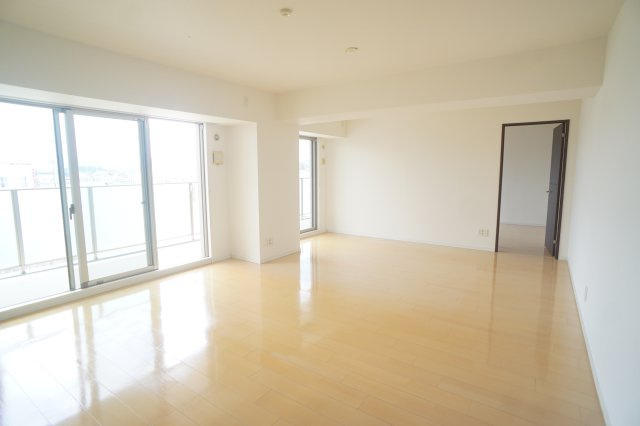 サンメゾン法隆寺の居間・リビング