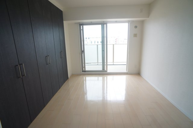 サンメゾン法隆寺の洋室