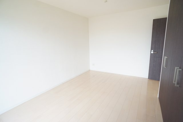 サンメゾン法隆寺の洋室