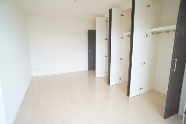 サンメゾン法隆寺の洋室