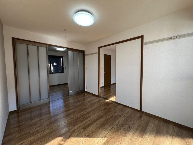 ヴィラ・メープルの居間・リビング|温水洗浄便座付き