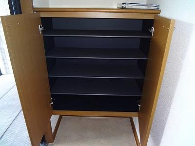 ヴィラ・メープルの玄関|シューズボックス