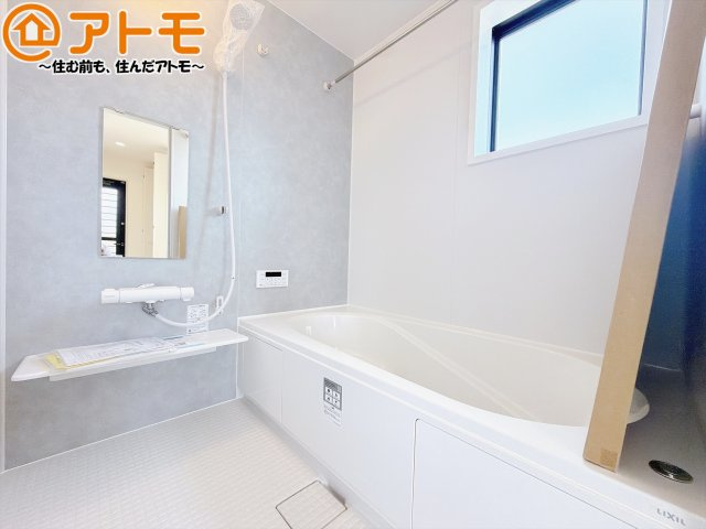 【浴室】 | 焼津市吉永4期　新築戸建　全1棟 | 浴室は落ち着いた色のパネルでゆったりと過ごせる空間です。お風呂で一日の疲れを癒しましょう♪