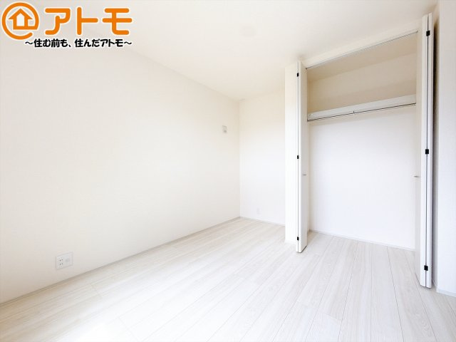 【寝室】 | 焼津市吉永4期　新築戸建　全1棟 | 収納スペースもしっかり確保したお部屋は、収納家具の数も減らせるのでお部屋を広く使えます！