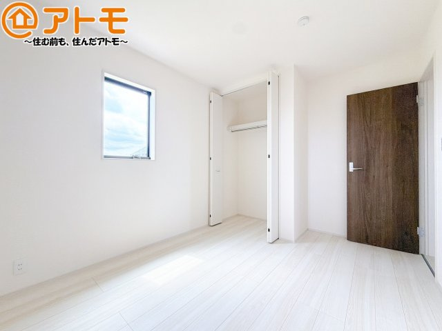 【子供部屋】 | 焼津市吉永4期　新築戸建　全1棟 | 壁と床がシンプルな色合いだからこそ自分だけの空間を作れます♪お部屋作りのイメージは順調でしょうか♪