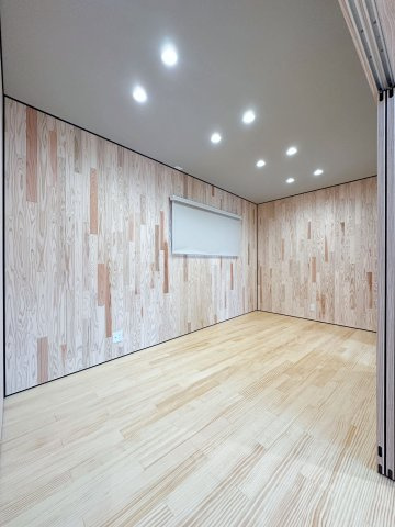 熊野町中溝5丁目 No.8の内装|ウォークスルートランク☆
ウォークスルートランク☆
トランクルームとしてはもちろん、ゲストルームや子供の遊び部屋、応接室など様々な用途に活用できるスペースです♪(No.14参考写真)