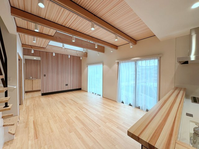 熊野町中溝5丁目 No.8の前面道路含む現地写真|居住者しか使うことのない道路のため小さなお子様がいらっしゃっても安心して生活できます♪