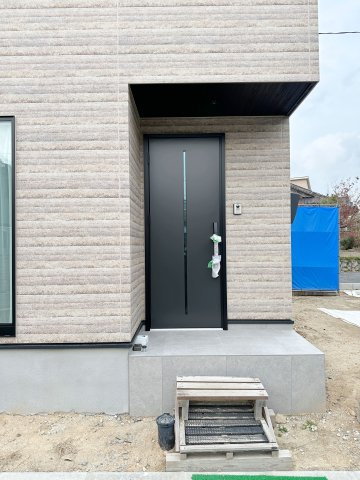 熊野町中溝5丁目 No.8の前面道路含む現地写真|メイン道路から少し入った場所のため交通量も少なく運転もしやすいです♪