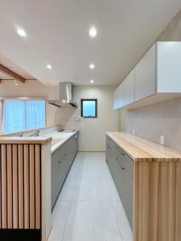 熊野町中溝5丁目 No.8の居間・リビング|リビング家具（ソファ、ダイニングテーブル・椅子セット、TV台）をプレゼント☆
さらにリビングエアコンもプレゼントですぐに生活が始められます♪(No.14参考写真)