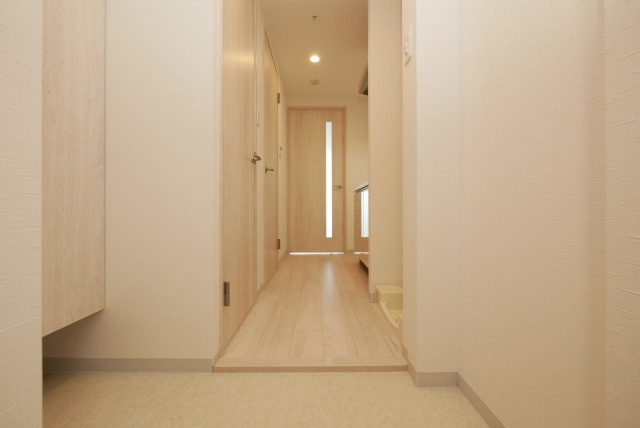 フォーリアライズ大正ノーブルの玄関