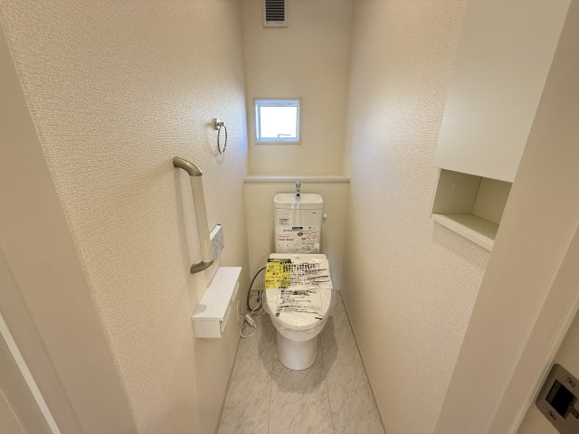 ブルーミングガーデン前橋市総社町植野　4号棟(平屋)のトイレ|1階には2ヶ所トイレがあります。