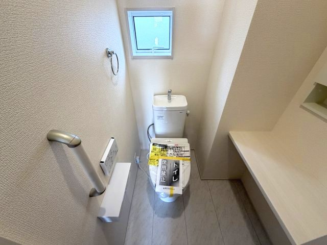 ブルーミングガーデン前橋市総社町植野　4号棟(平屋)のトイレ|1階には2ヶ所トイレがあります。