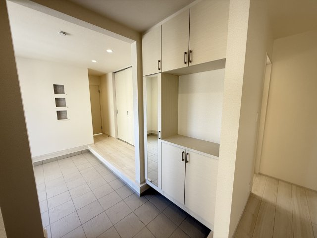 ブルーミングガーデン前橋市総社町植野　4号棟(平屋)の玄関|玄関収納もたっぷりご用意しています。