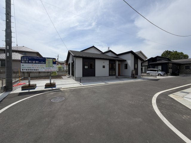 ブルーミングガーデン前橋市総社町植野　4号棟(平屋)の前面道路含む現地写真