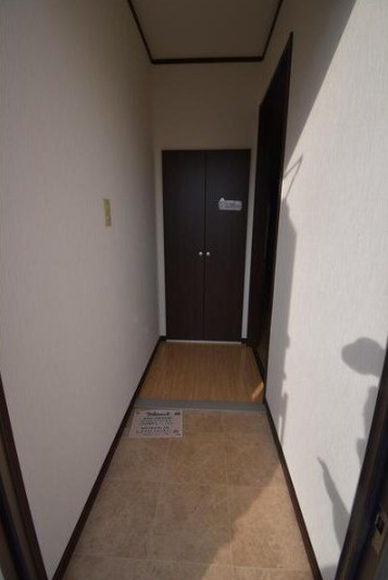 メゾンクレストの玄関