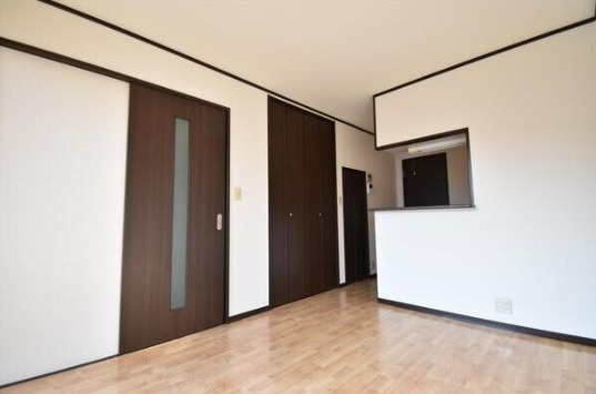 メゾンクレストの居間・リビング