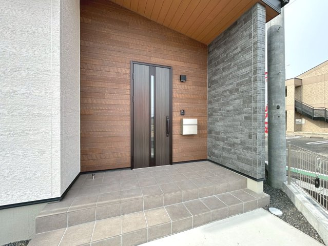 ダイマルタウン　一宮市西五城第4　全4区画分譲の玄関|玄関ドアの鍵はディンプルキーと内側はサムターンキーになっており防犯性の高い仕様になっています。