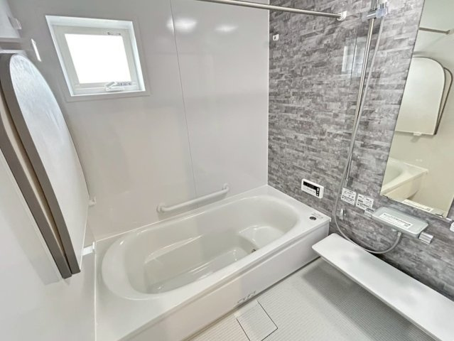 ダイマルタウン　一宮市西五城第4　全4区画分譲の浴室|高断熱浴槽の為、４時間後も湯温低下約2.3度と暖かさを保ちます。暖房乾燥機もあり快適に入浴できます。