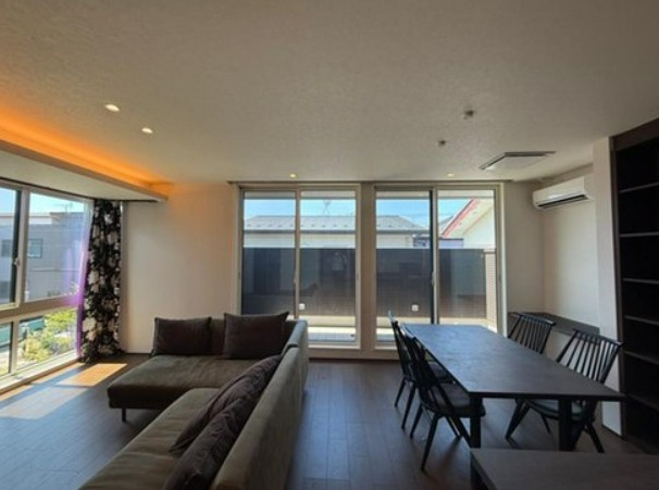 【中古】鶴ヶ島市下新田美麗中古住宅の居間・リビング|2F 20帖LDKです