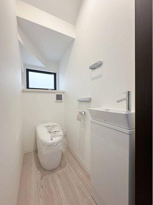 府中町浜田2丁目 No.1のトイレ|1階ウォシュレットトイレ☆
各階にウォシュレットトイレがついています♪