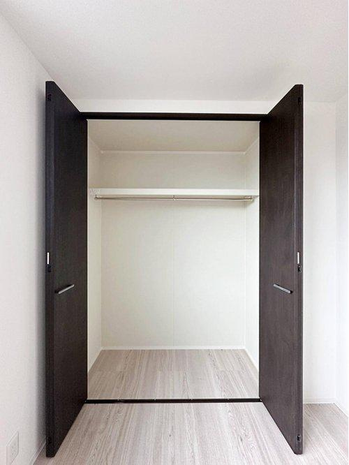 府中町浜田2丁目 No.1の収納|全居室収納☆
4.7帖洋室のクローゼットです♪