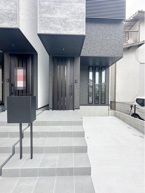 府中町浜田2丁目 No.1の玄関|玄関ポーチ☆
屋根も付いており、雨が降っても濡れる心配はありません♪