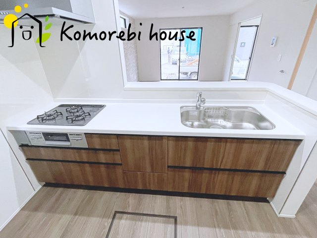 上尾市大谷本郷　9期　新築一戸建て　グラファーレ　07のキッチン|コンパクトなキッチンで掃除もラクラク